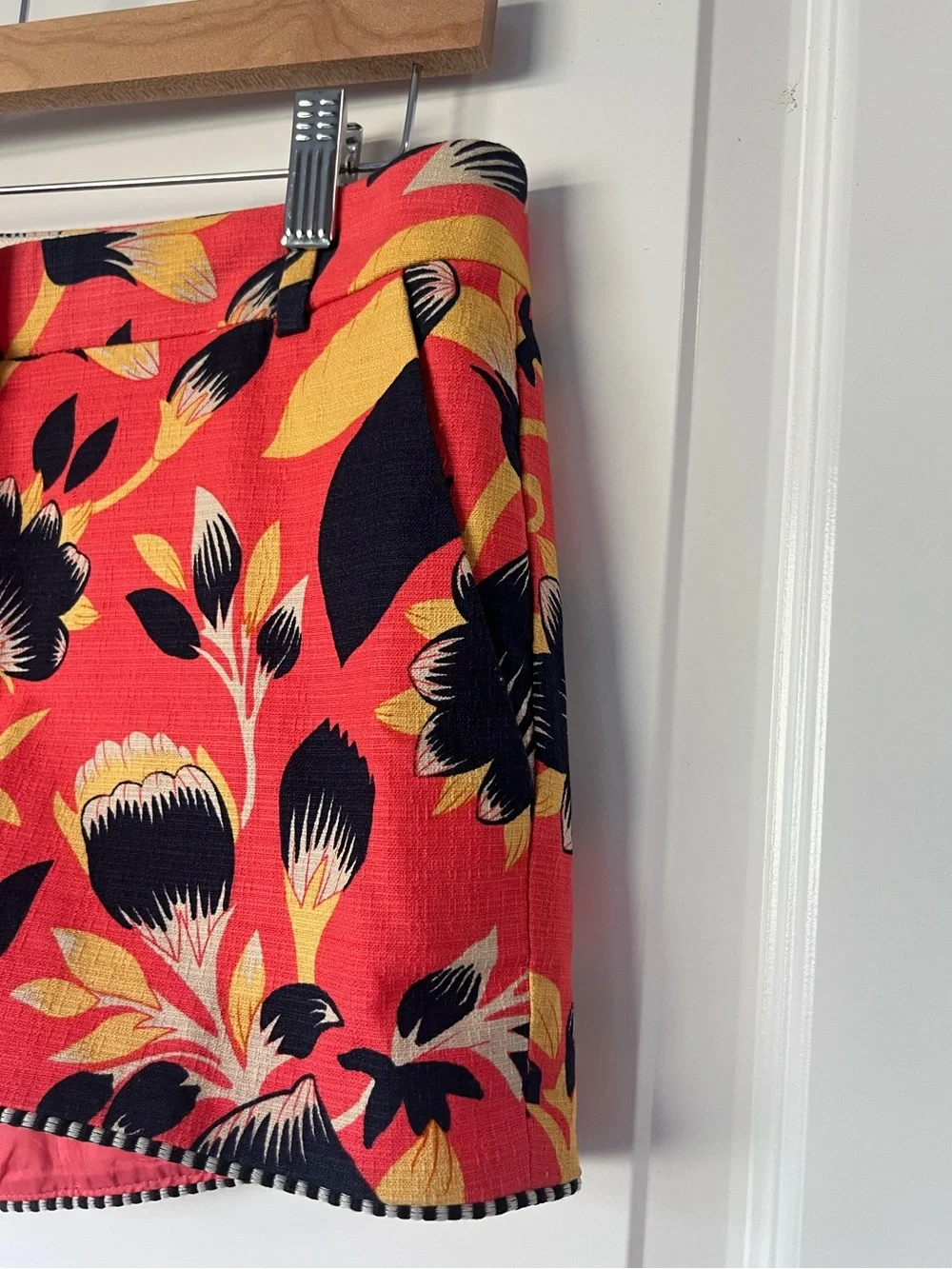J.Crew Hibiscus Floral Shorts Size 4 Coral Tropical Summer Scalloped Trim Shorts